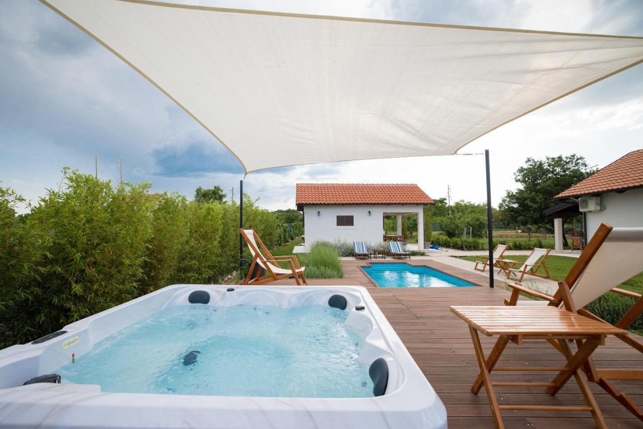 Villa Ena With Pool & Jacuzzi Donji Kasic Dış mekan fotoğraf