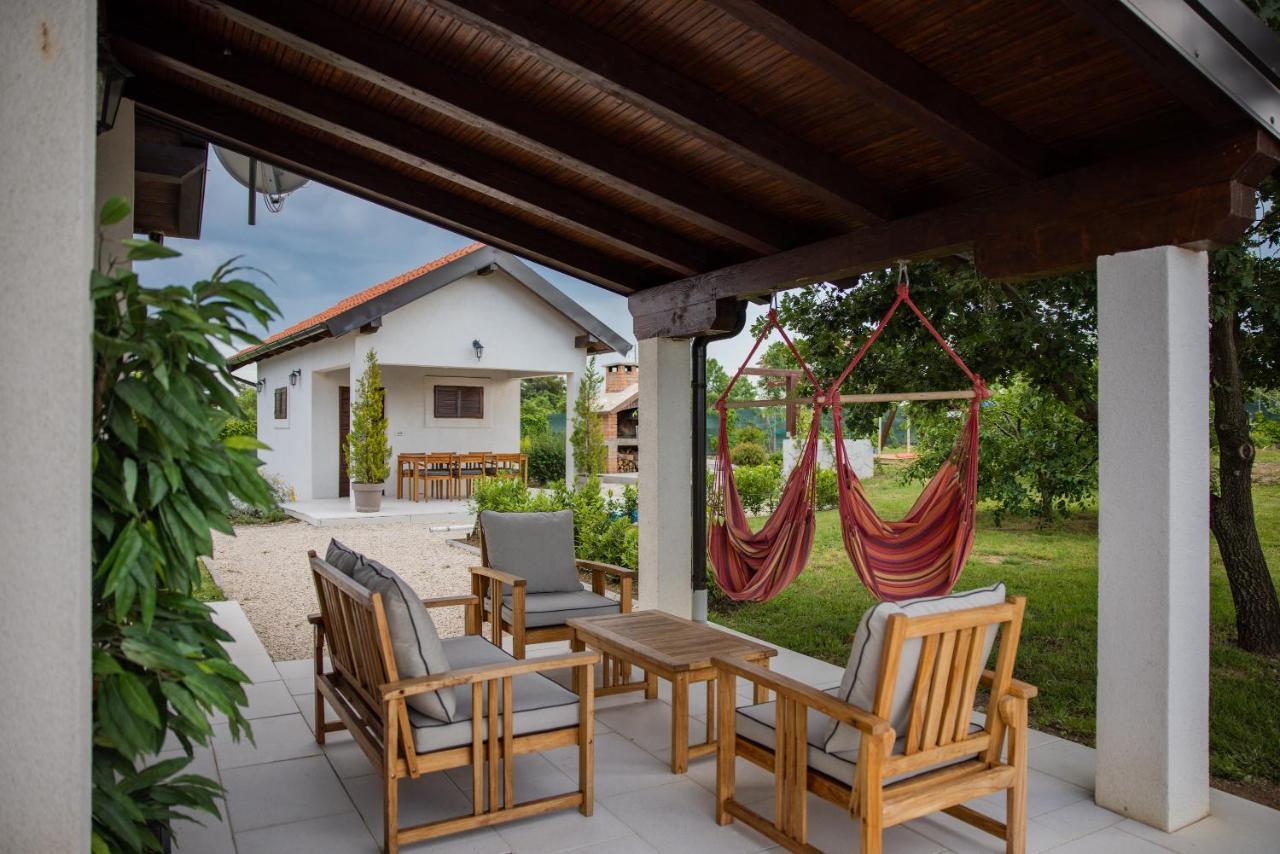 Villa Ena With Pool & Jacuzzi Donji Kasic Dış mekan fotoğraf