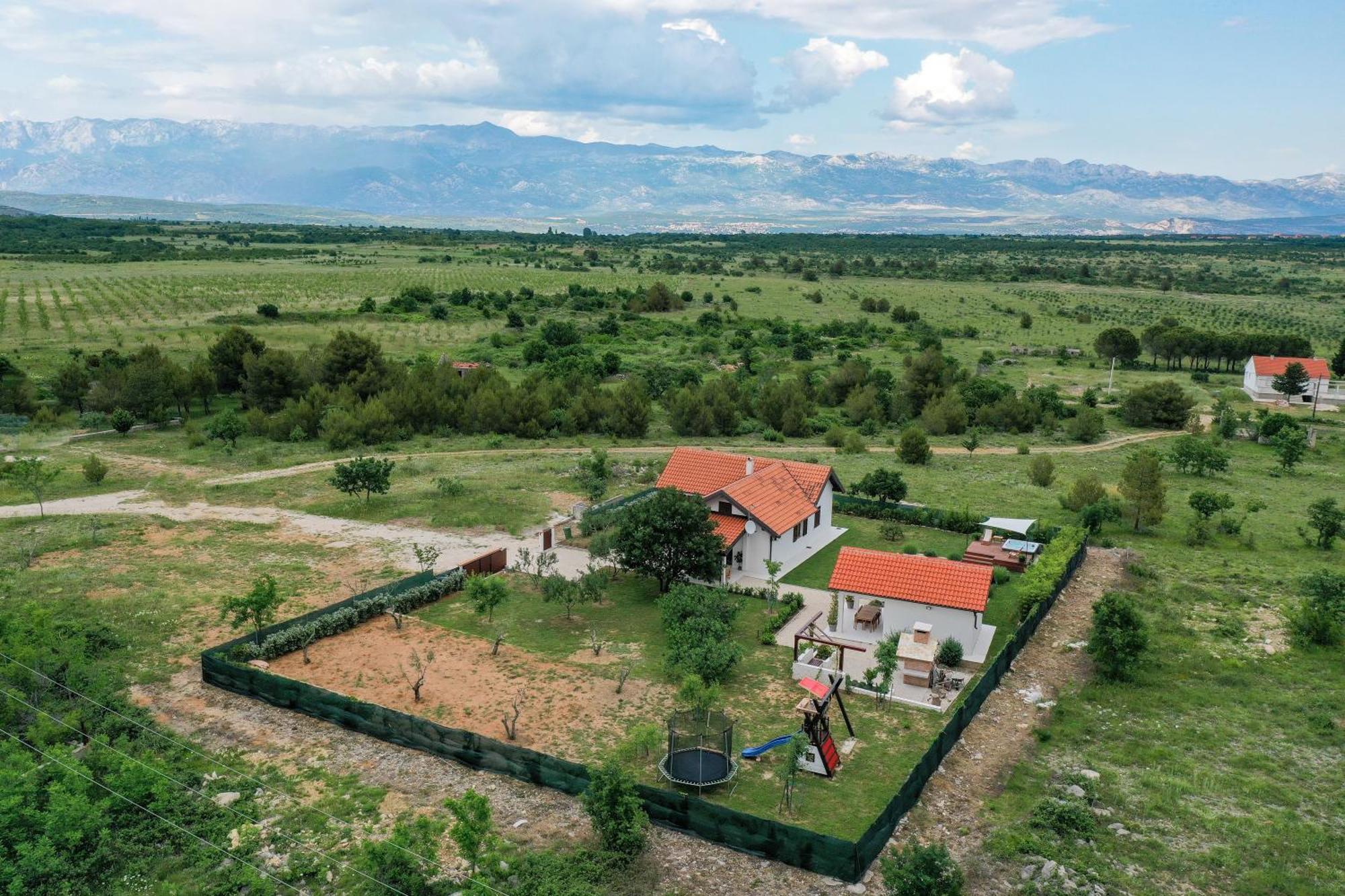 Villa Ena With Pool & Jacuzzi Donji Kasic Dış mekan fotoğraf